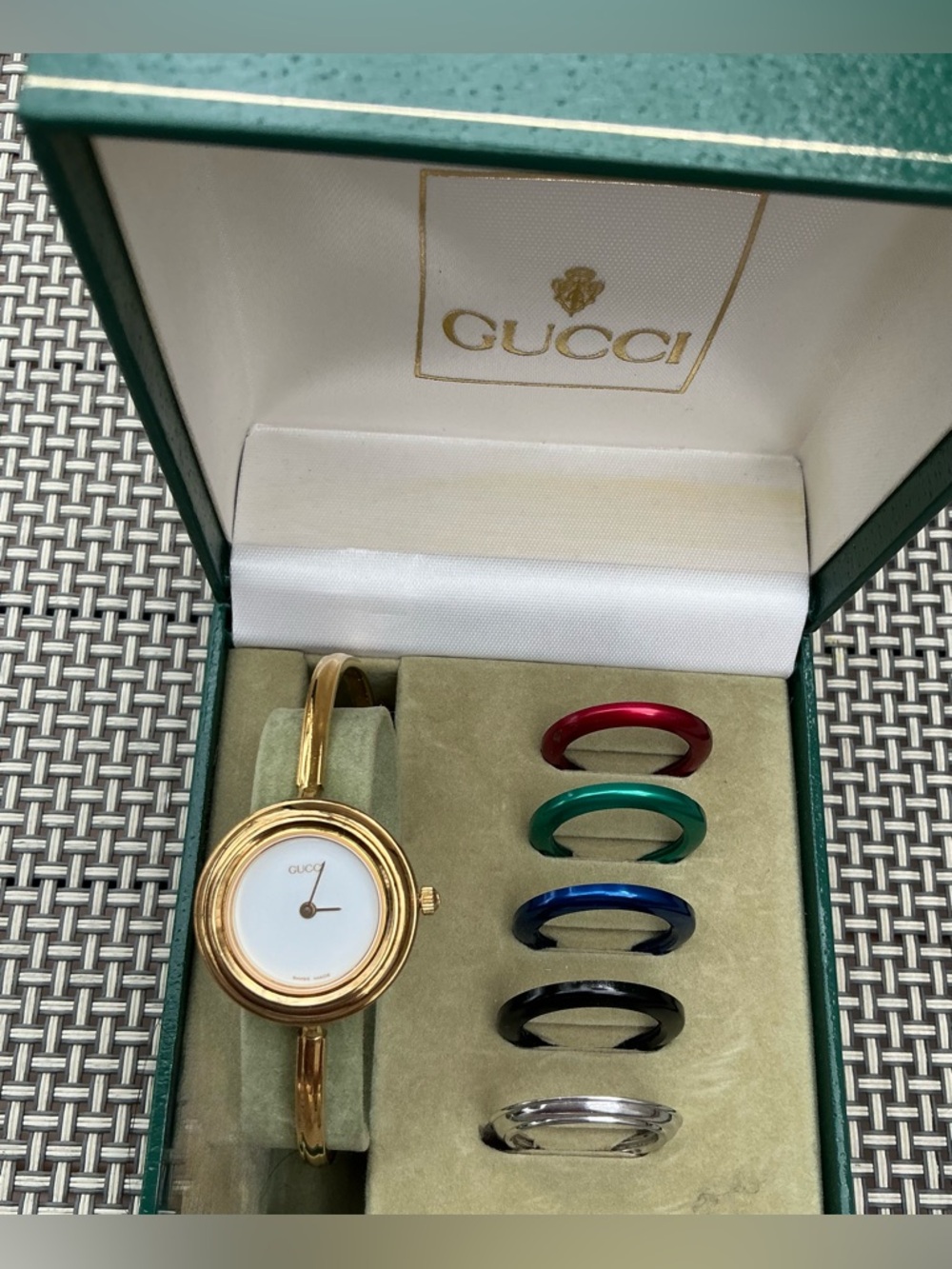 Beautiful GUCCI bangle watch w/ set of colorful bezels โค๏ธ๐๐ค๐๐๐ค - Picture 10 of 14
